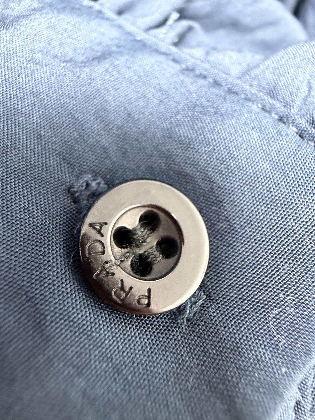 🔥🔥 Pra*褶皱泡泡袖短款棒球防晒夹克 同款微皱肌理锦纶速干面料,轻薄透气,自带防晒属性,防水轻微泼溅,整体轻盈无厚重 🔥🔥 Pra*褶皱泡泡袖短款棒球防晒夹克 同款微皱肌理锦纶速干面料,轻薄透气,自带防晒属性,防水轻微泼溅,整体轻盈无厚重