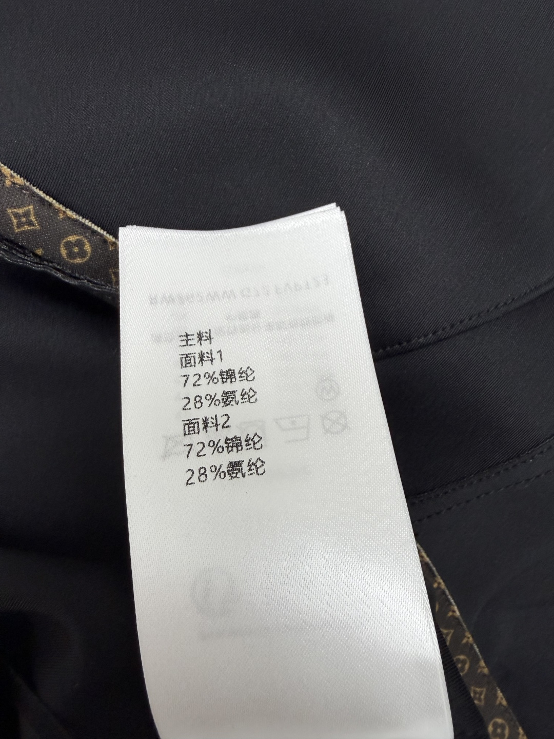 🔥🔥Lou* 复古老花织带蝴蝶结A字半身短裙 锦纶赋予面料顺滑哑光质感,弹力+定型兼顾,A字裙摆自然撑开,不会软塌贴腿。 🔥🔥Lou* 复古老花织带蝴蝶结A字半身短裙 锦纶赋予面料顺滑哑光质感,弹力+定型兼顾,A字裙摆自然撑开,不会软塌贴腿。