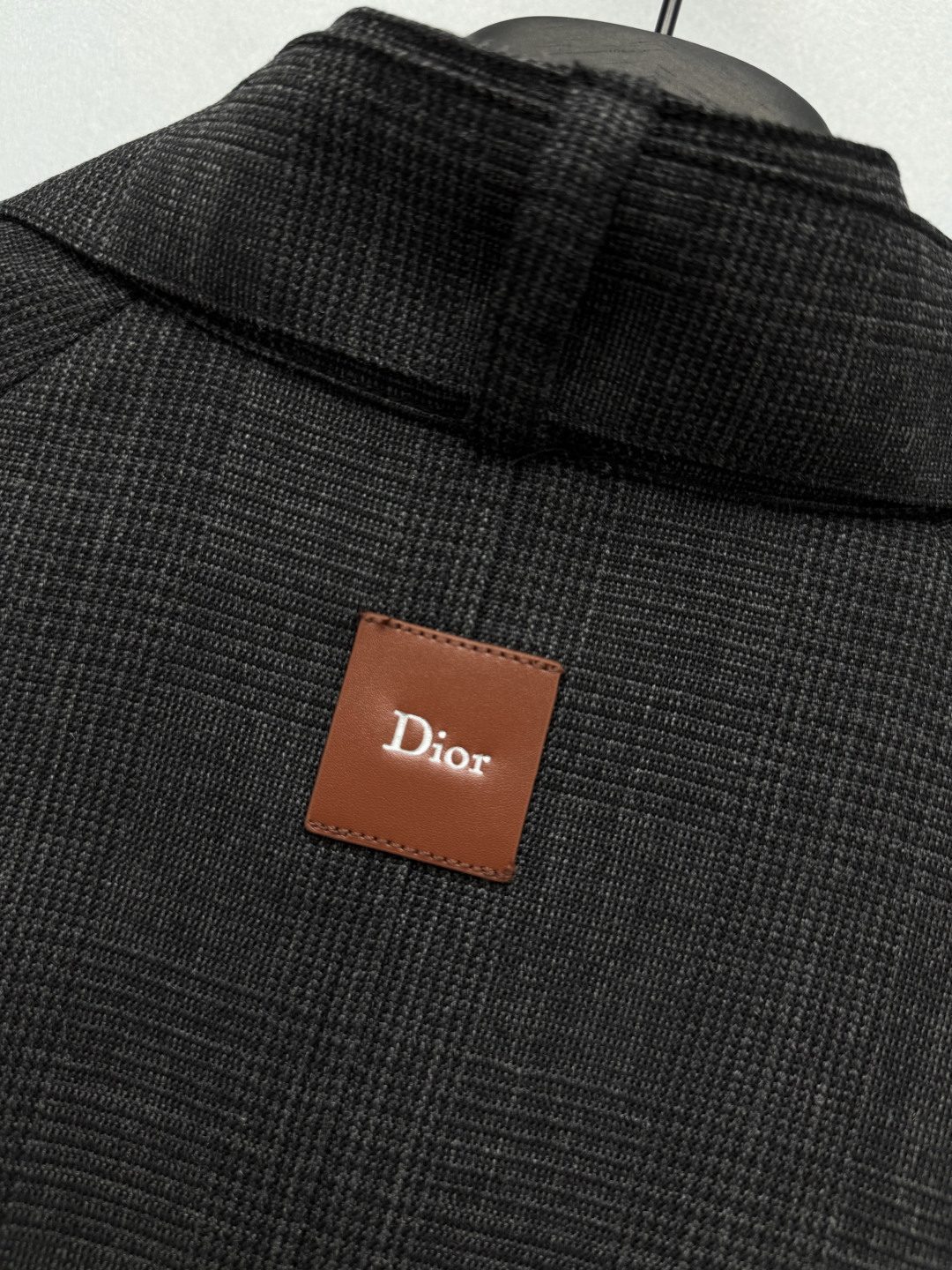 🔥🔥Dio*千鸟格羊毛棒球夹克 面料是意大利产精纺威尔士格纹羊毛,触感扎实细腻,细密暗格低调内敛,没有大logo张扬, 🔥🔥Dio*千鸟格羊毛棒球夹克 面料是意大利产精纺威尔士格纹羊毛,触感扎实细腻,细密暗格低调内敛,没有大logo张扬,