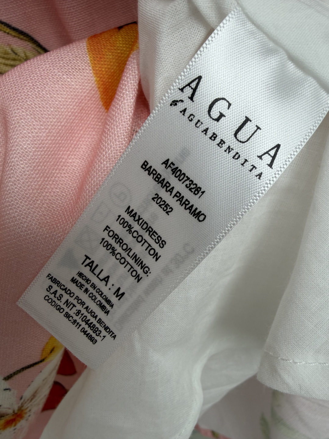 🔥🔥AGUA*粉色水果花卉印花短款吊带连衣裙 轻薄透气梭织面料,带细腻麻感肌理,穿着清爽舒适。宽版吊带肩带,点缀同色系小 🔥🔥AGUA*粉色水果花卉印花短款吊带连衣裙 轻薄透气梭织面料,带细腻麻感肌理,穿着清爽舒适。宽版吊带肩带,点缀同色系小