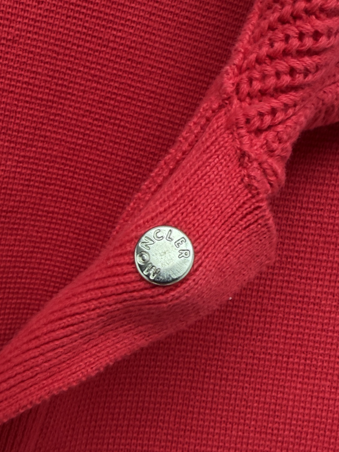 🔥🔥 Mon*短款针织Polo短袖 细密针织纱线，肌理扎实，柔软有弹力，挺括有型。Polo翻领，领口边缘精致撞色织带包边