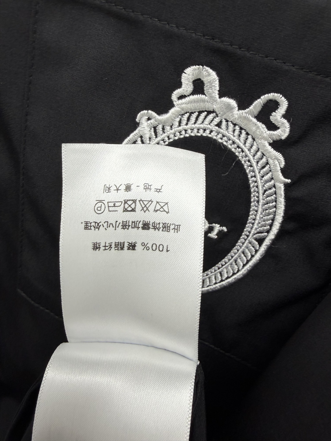 🔥🔥 Dio*宽松长袖衬衫 高支顺滑梭织面料，垂坠感优秀，触感细腻，穿着透气清爽。经典翻领版型，利落通勤款型，微宽松直筒