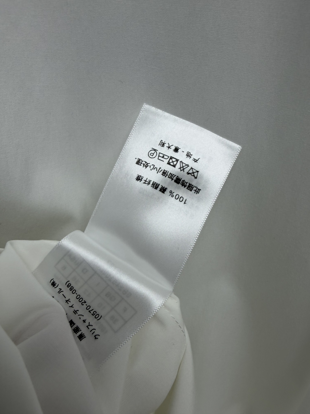 🔥🔥 Dio*宽松长袖衬衫 高支顺滑梭织面料，垂坠感优秀，触感细腻，穿着透气清爽。经典翻领版型，利落通勤款型，微宽松直筒