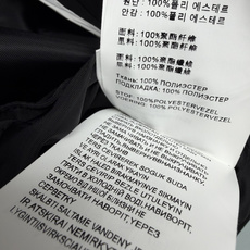 🔥🔥pra* 短款连帽尼龙外套 尼龙面料,质感顺滑好打理,自带防风属性。门襟、口袋白色包边,打破黑色沉闷,层次分明。胸前 🔥🔥pra* 短款连帽尼龙外套 尼龙面料,质感顺滑好打理,自带防风属性。门襟、口袋白色包边,打破黑色沉闷,层次分明。胸前