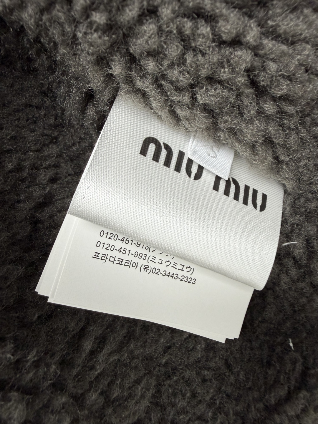 🔥🔥 Miu*菱格绗缝短款棉服 外层菱格衍缝防风面料,内里通体羊羔毛加绒,厚实保暖。菱格绗缝外壳,走线工整,不易跑棉,防 🔥🔥 Miu*菱格绗缝短款棉服 外层菱格衍缝防风面料,内里通体羊羔毛加绒,厚实保暖。菱格绗缝外壳,走线工整,不易跑棉,防
