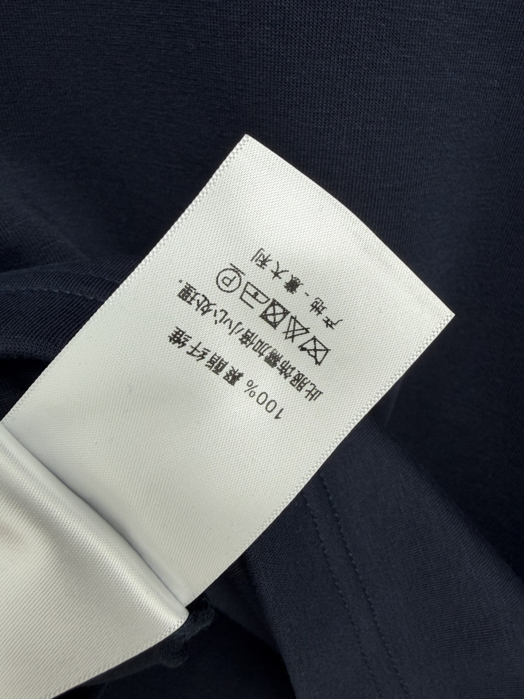 🔥🔥Dio* 蝴蝶结刺绣短款卫衣微喇裤两件套 优质针织卫衣面料，厚实抗皱、亲肤透气，日常好打理。前后同版型成套设计，省去