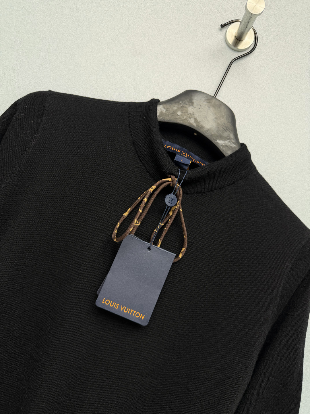 Чёрный свитер Louis Vuitton с логотипом