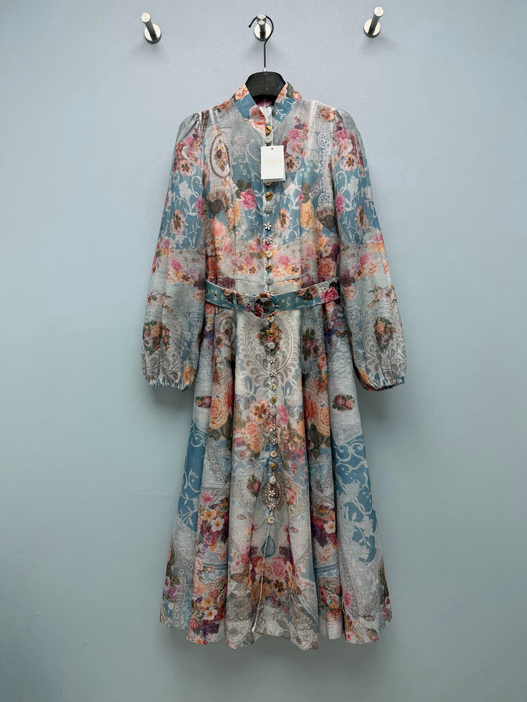 🔥🔥Zimm* 欧式油画花卉印花立领长裙 天丝肌理混纺面料，轻薄透气、垂坠有型。复古油画花卉满印图案，色彩柔和耐看，欧式
