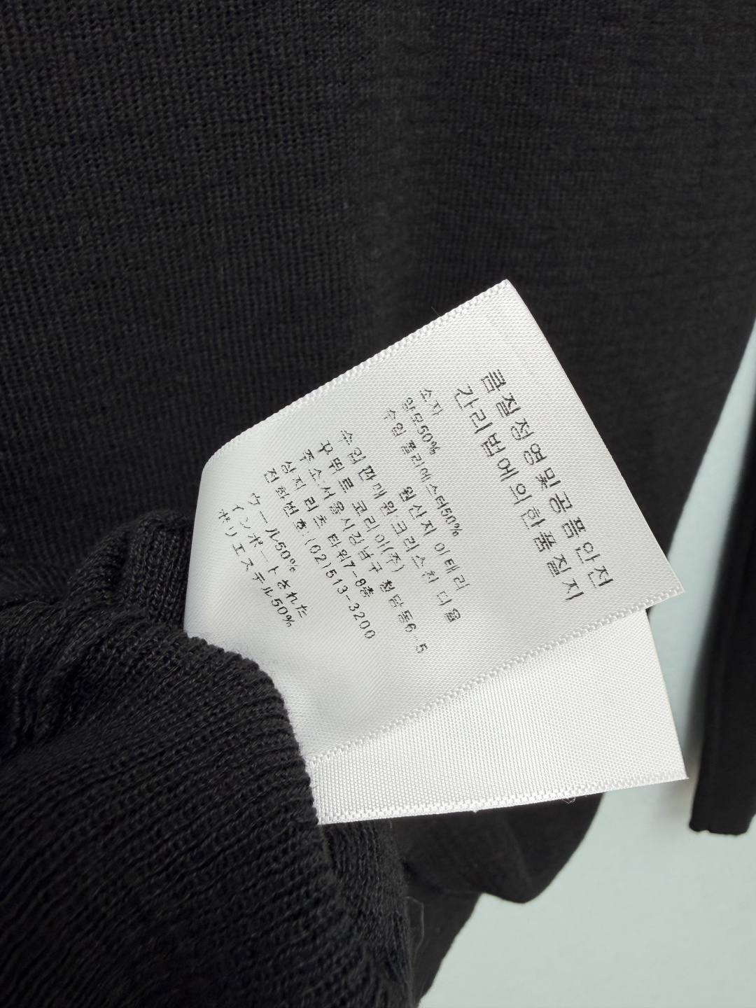 🔥🔥Dio* CD金属标U领修身长袖针织衫 超细精纺针织面料，细腻柔软亲肤，微透肌理高级感，弹力修身不紧绷。U型大圆领设