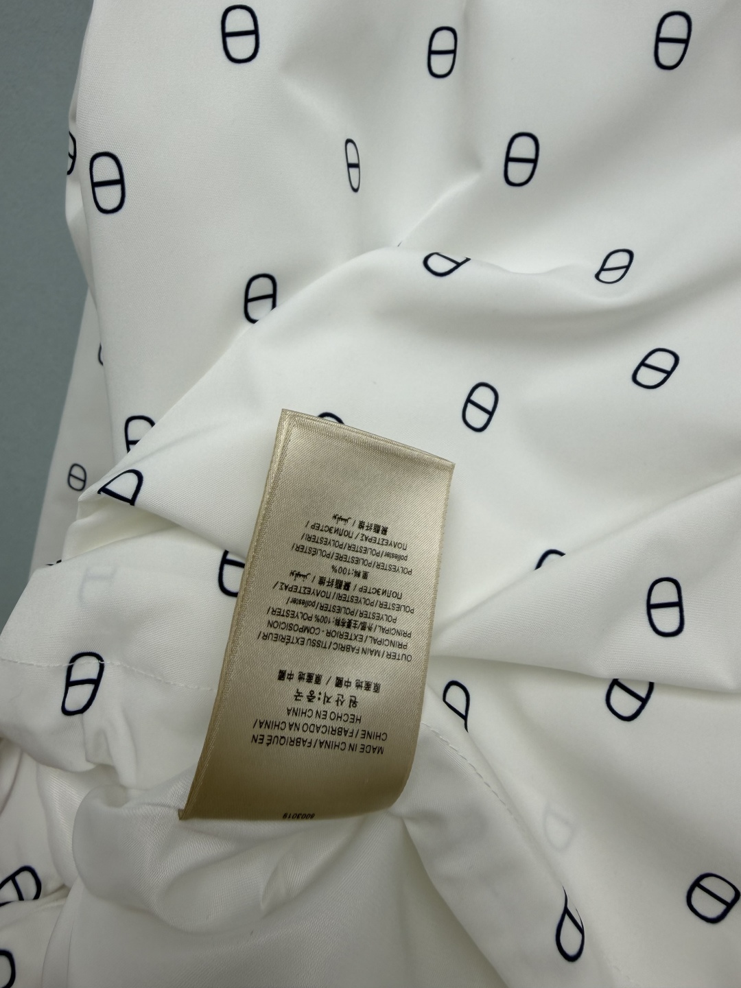 🔥🔥HE* 满印椭圆老花落肩立领拉链防风外套 高密度防风梭织面料,轻薄挺括,透气不闷热,日常好打理。通体满印品牌标志性椭 🔥🔥HE* 满印椭圆老花落肩立领拉链防风外套 高密度防风梭织面料,轻薄挺括,透气不闷热,日常好打理。通体满印品牌标志性椭