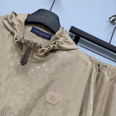 🔥🔥lou*新款老花暗纹套装 休闲减龄氛围感天花板🤎通体Monogram暗纹提花,同色系低调不浮夸,近看细节直接惊艳 连 🔥🔥lou*新款老花暗纹套装 休闲减龄氛围感天花板🤎通体Monogram暗纹提花,同色系低调不浮夸,近看细节直接惊艳 连