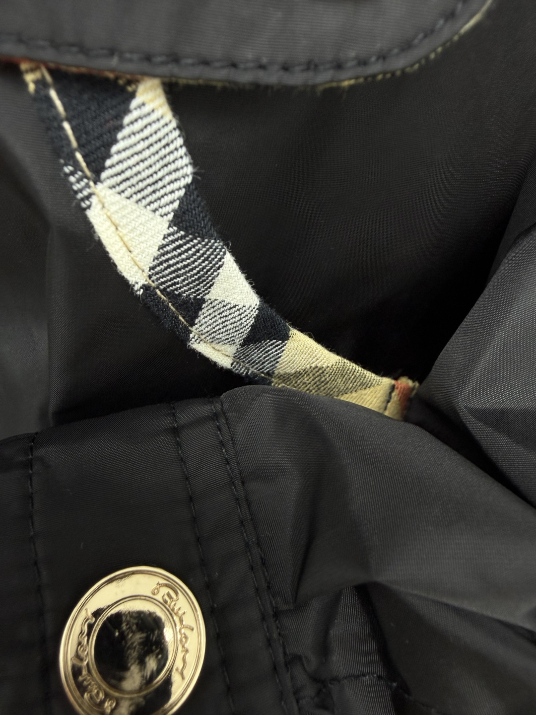 🔥🔥BUR* 26新款经典领内格纹镶边立领防风短夹克防晒外套 领口内侧拼接品牌标志性Vintage复古格纹，经典格纹撞色