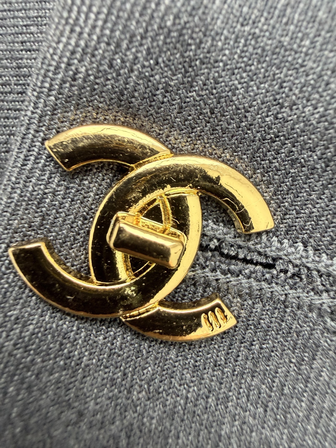 🔥🔥CHA*新款高腰阔腿裤 腰头双c金色金属扣作为点睛细节，质感精致，提升整体轻奢气质。垂坠有型，不容易起皱、不贴腿，上