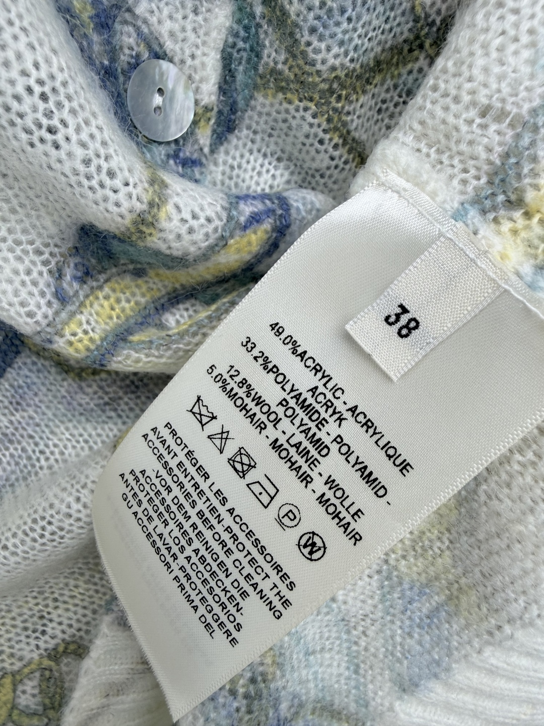 🔥🔥HE*新款马术风薄款针织开衫 温柔氛围感天花板🤍经典马术主题印花太有韵味了 面料是轻薄马海毛针织,微透软糯,自带朦胧 🔥🔥HE*新款马术风薄款针织开衫 温柔氛围感天花板🤍经典马术主题印花太有韵味了 面料是轻薄马海毛针织,微透软糯,自带朦胧