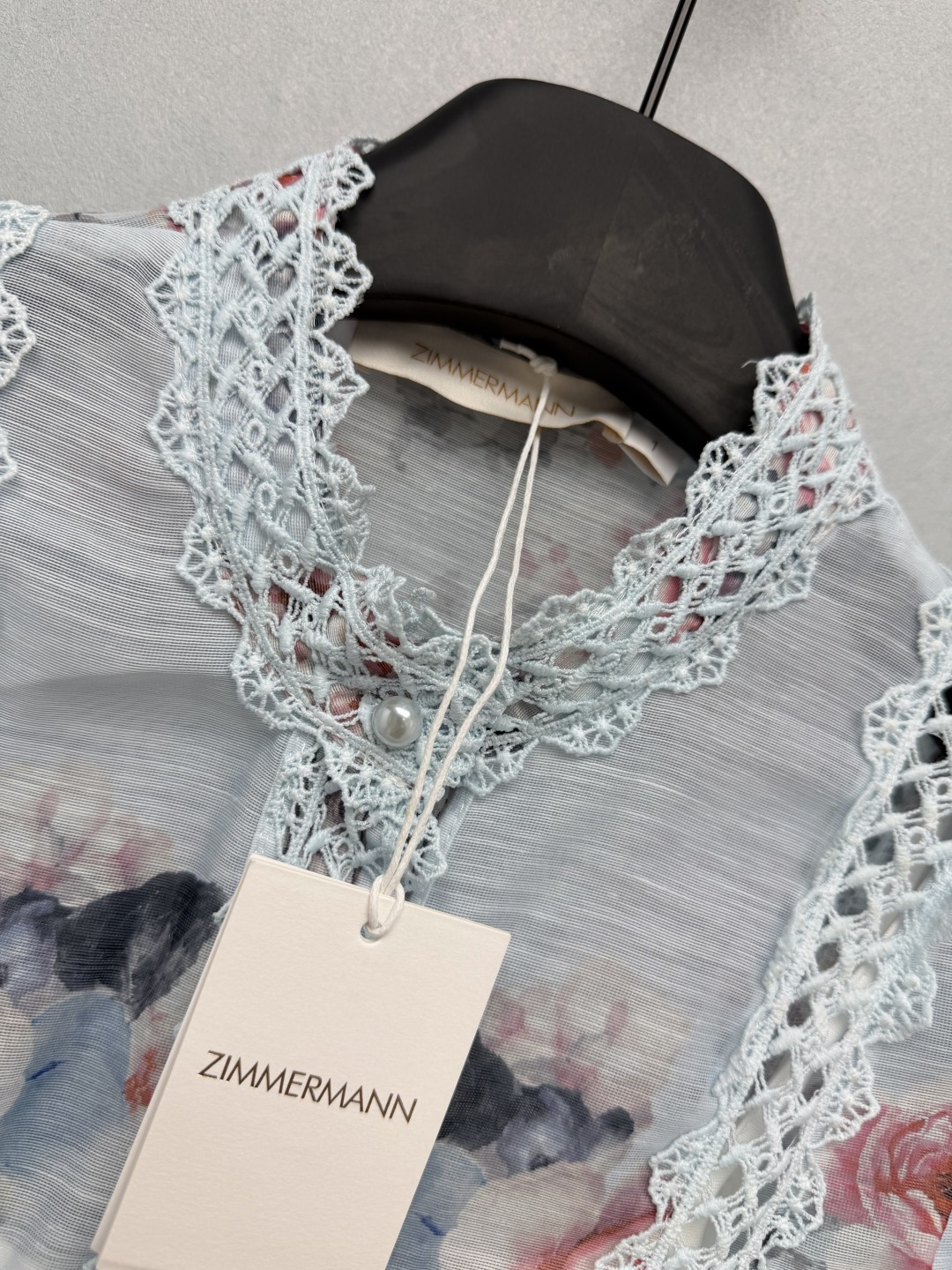 🔥🔥ZIMMERMAN*新款🩵浅蓝水彩玫瑰长裙     浅蓝底水彩玫瑰印花，粉红花苞+灰蓝枝叶，色调柔和治愈，清新不艳俗