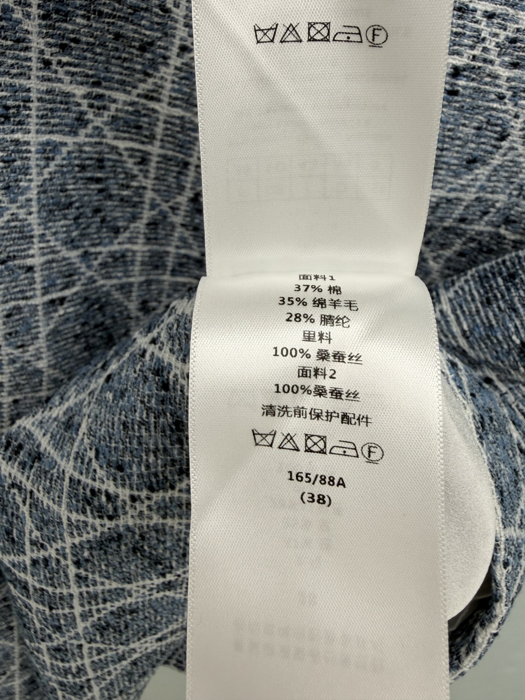 🔥🔥Dio*新款雾霾蓝藤格纹收腰连衣裙 雾霾蓝粗花呢面料,白色几何藤格纹提花,肌理感超棒,挺括有型不会软塌,撞色白色尖 🔥🔥Dio*新款雾霾蓝藤格纹收腰连衣裙 雾霾蓝粗花呢面料,白色几何藤格纹提花,肌理感超棒,挺括有型不会软塌,撞色白色尖