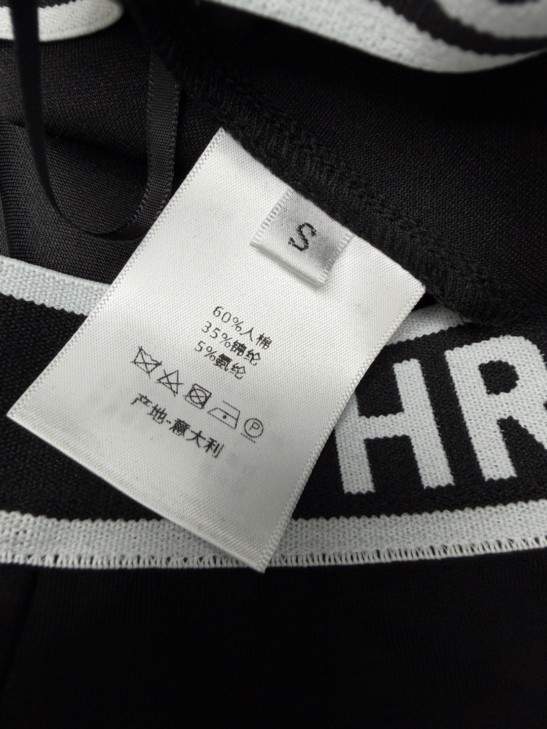 🔥🔥Dio*新款腰头字母打底裤 时髦懒人神裤🖤经典黑色裤身，黑白撞色宽腰头印满字母，腰头直接露出来就很有看点✨裤身还有精