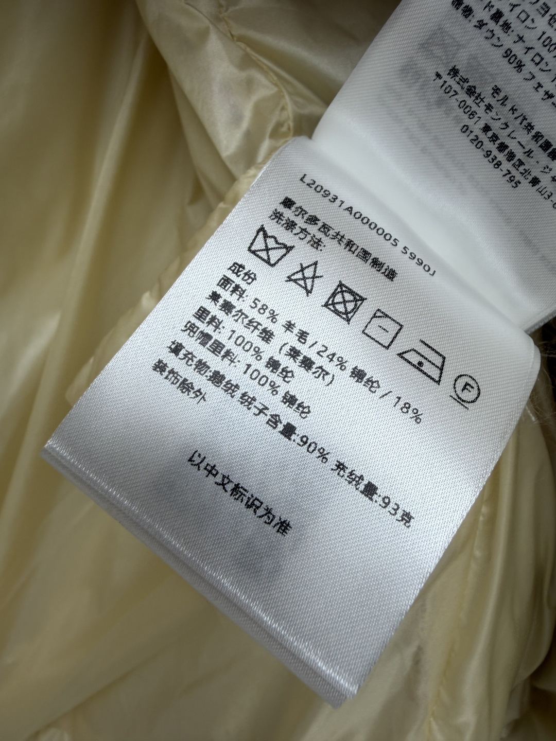 🔥🔥Moncle*新款红棕千鸟格连帽羽绒马甲 采用粗花呢质感的三色千鸟格面料(红、米白、酒红),复古氛围感拉满。内部填充 🔥🔥Moncle*新款红棕千鸟格连帽羽绒马甲 采用粗花呢质感的三色千鸟格面料(红、米白、酒红),复古氛围感拉满。内部填充