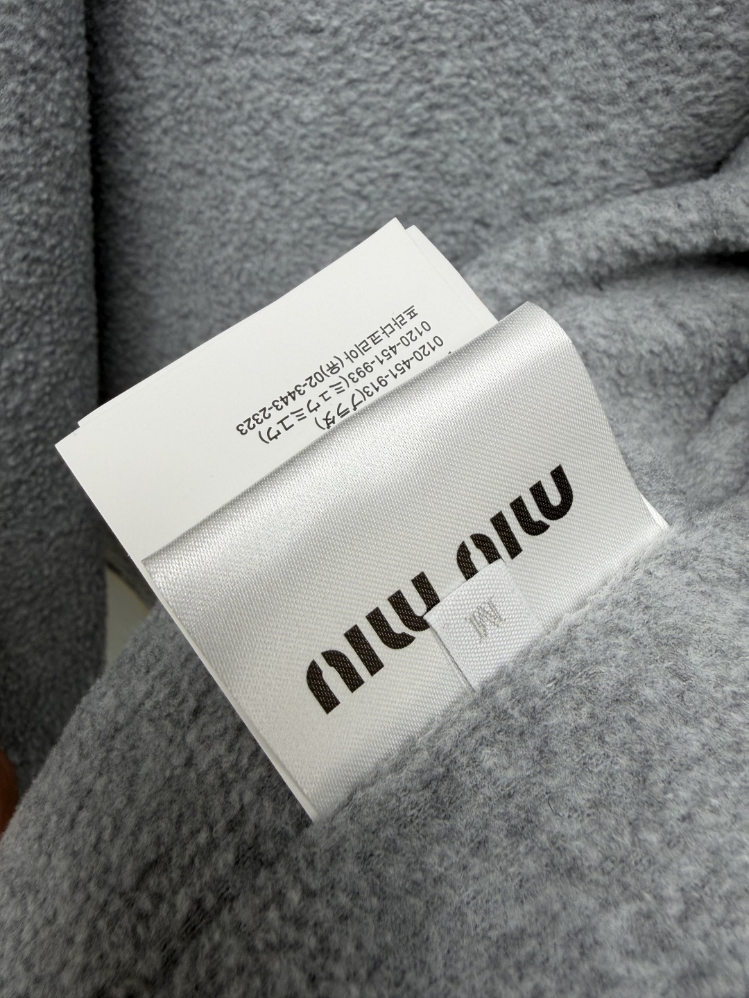 🔥🔥Miu*新款短款两件套短外套 一衣两穿太实用🍂卡其短款连帽夹克，居然是可拆卸抓绒内胆设计✨外壳单穿是清爽风衣感，初秋