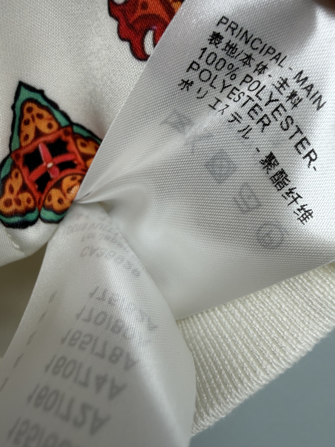 🔥🔥lou*新款复古民族风印花夹克外套 顺滑垂坠的缎面面料自带细腻光泽，复古满印图案，民族风几何彩色老花印花，配色浓郁复