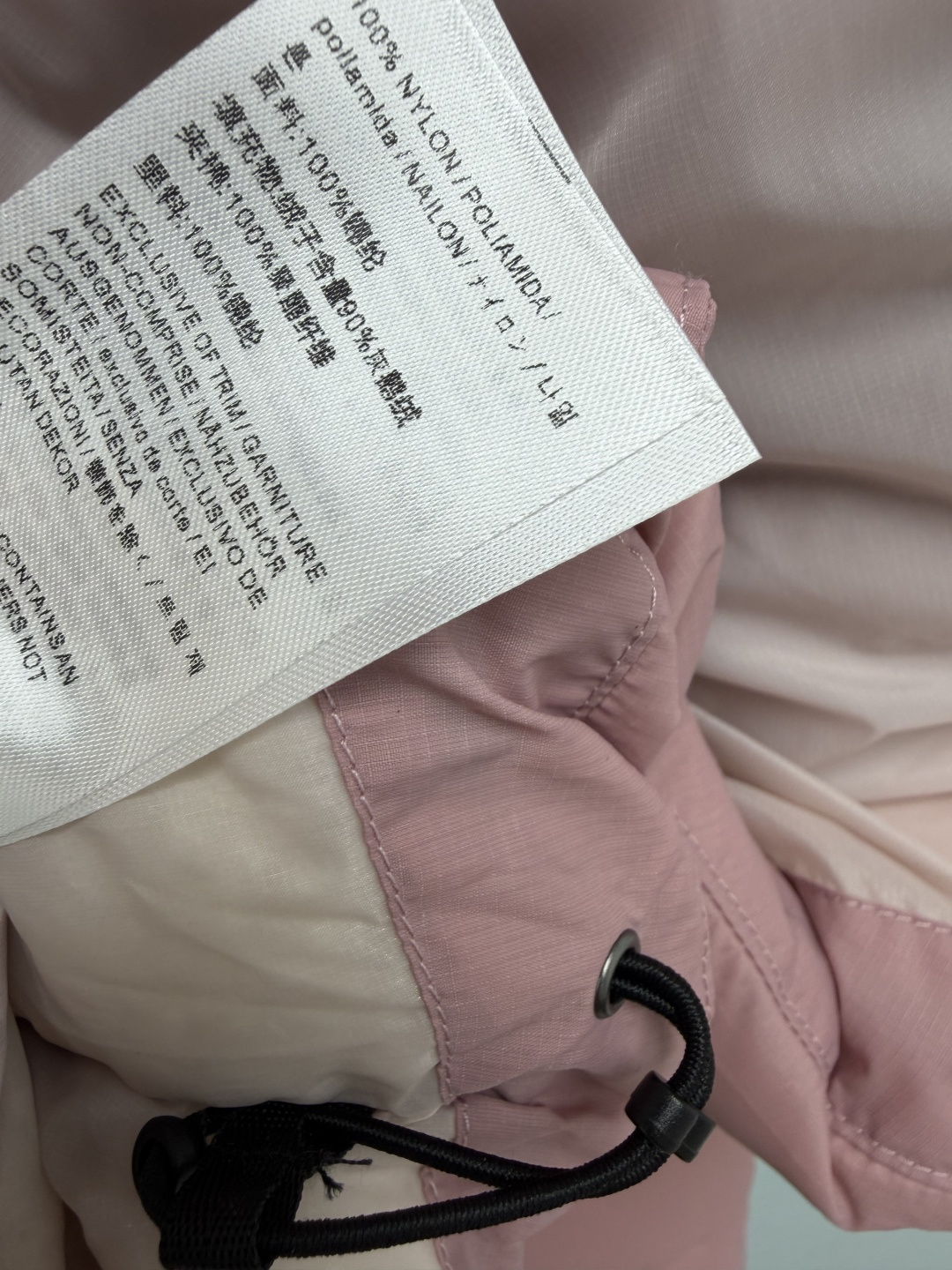 🔥🔥Arc'ter*新款连帽轻薄羽绒服,采用防风防泼水的轻薄尼龙面料,内部填充高品质90鹅绒羽绒,蓬松保暖且轻盈不压身。 🔥🔥Arc'ter*新款连帽轻薄羽绒服,采用防风防泼水的轻薄尼龙面料,内部填充高品质90鹅绒羽绒,蓬松保暖且轻盈不压身。