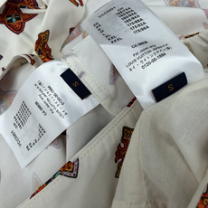 🔥🔥Lou*新款民族风印花衬衫百褶裙套装,面料采用细腻挺括的纯棉府绸材质,触感顺滑透气,上身有型不易皱。纯净米白底色铺满 🔥🔥Lou*新款民族风印花衬衫百褶裙套装,面料采用细腻挺括的纯棉府绸材质,触感顺滑透气,上身有型不易皱。纯净米白底色铺满