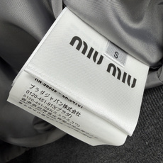 🔥🔥miu*早秋新款复古绿格纹翻领哈灵顿夹克外套 ,格纹梭织面料,自带哑光质感。翻领拉链开合,金色金属拉链,胸口同色系刺 🔥🔥miu*早秋新款复古绿格纹翻领哈灵顿夹克外套 ,格纹梭织面料,自带哑光质感。翻领拉链开合,金色金属拉链,胸口同色系刺