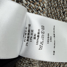 🔥🔥Dio* 杂色羊毛粗花呢半裙 采用羊毛混纺粗花呢面料,米白、咖棕、黑三色纱线混织,肌理蓬松厚实,带有细微闪丝质感,高 🔥🔥Dio* 杂色羊毛粗花呢半裙 采用羊毛混纺粗花呢面料,米白、咖棕、黑三色纱线混织,肌理蓬松厚实,带有细微闪丝质感,高