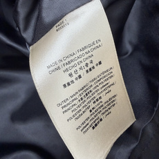 🔥🔥MONCLE*新款连帽收腰短款冲锋衣外套,采用轻薄防风防水面料,自带挺括感。拉链全开襟设计,可调节帽绳+腰部抽绳,轻 🔥🔥MONCLE*新款连帽收腰短款冲锋衣外套,采用轻薄防风防水面料,自带挺括感。拉链全开襟设计,可调节帽绳+腰部抽绳,轻