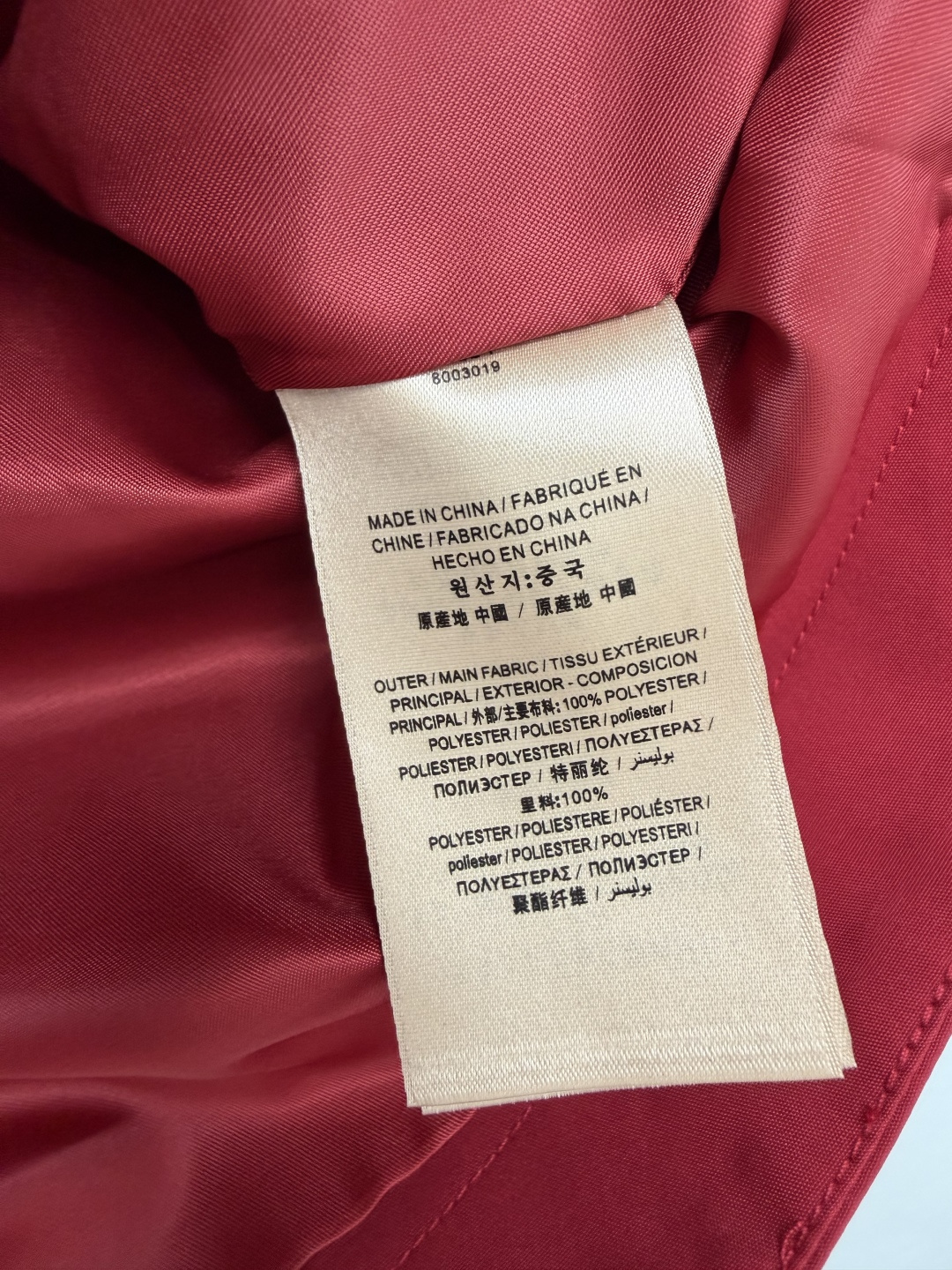 🔥🔥MONCLE*新款连帽收腰短款冲锋衣外套,采用轻薄防风防水面料,自带挺括感。拉链全开襟设计,可调节帽绳+腰部抽绳,轻 🔥🔥MONCLE*新款连帽收腰短款冲锋衣外套,采用轻薄防风防水面料,自带挺括感。拉链全开襟设计,可调节帽绳+腰部抽绳,轻