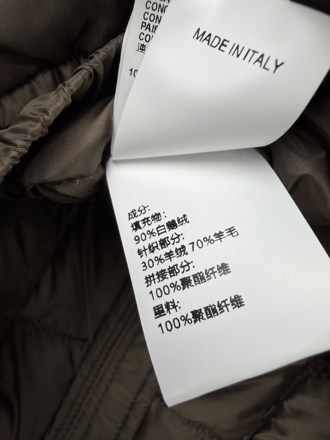 🔥🔥BC* 新款羊绒针织拼90白鹅绒短款羽绒✨衣身填充90白鹅绒，轻盈保暖不会鼓鼓囊囊，两侧袖子采用30%羊绒+70%羊