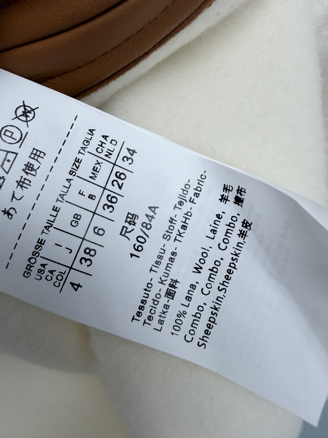🔥🔥MaxMar*新款羊皮拼羊毛连帽外套🤎复古奶油白太温柔，奶白色100%羊毛呢主体，软糯厚实，自带温润质感。焦糖棕小羊