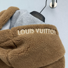 🔥🔥Lou*新款双面穿连帽短款外套 一面采用浅灰针织卫衣面料,柔软亲肤垂感佳;另一面为焦糖棕泰迪羊羔毛面料,毛绒丰盈蓬松 🔥🔥Lou*新款双面穿连帽短款外套 一面采用浅灰针织卫衣面料,柔软亲肤垂感佳;另一面为焦糖棕泰迪羊羔毛面料,毛绒丰盈蓬松