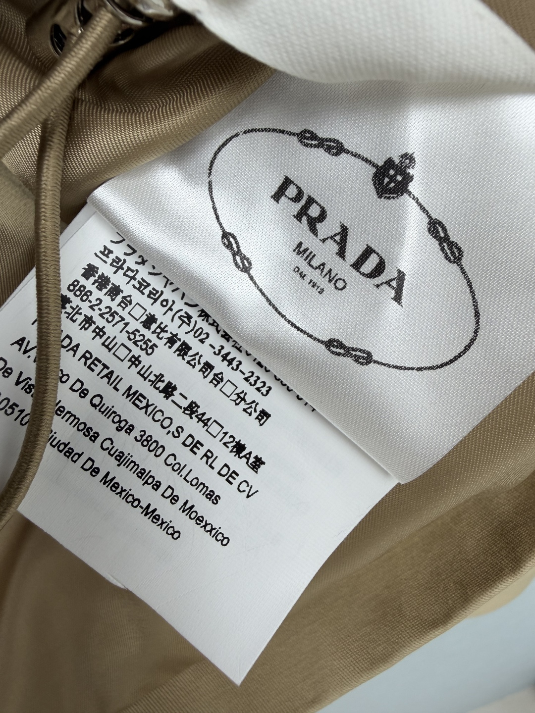 🔥🔥Pra*新款皮领工装短夹克外套 🍂早秋飒姐本命外套，年度心动工装外套被Pra拿捏住了！卡其色斜纹面料自带复古氛围，拼