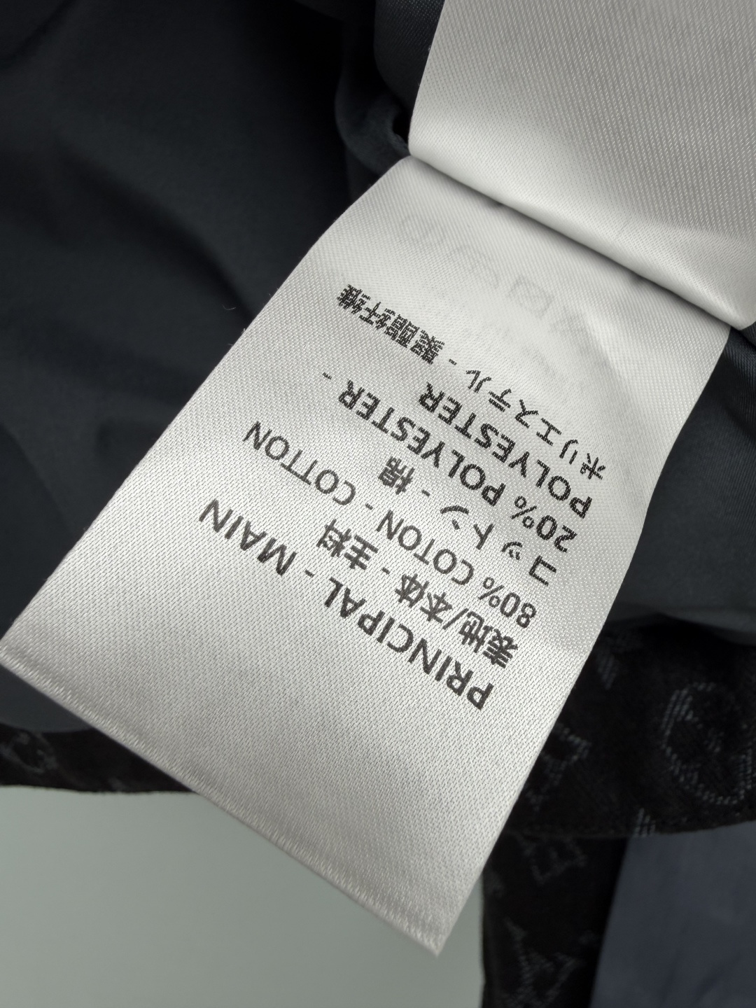 🔥🔥Lou*新款拼色工装短夹克外套 酷飒休闲风两色可选，主体采用老花提花面料，织纹清晰有质感，肩部、口袋选用哑光防风机能
