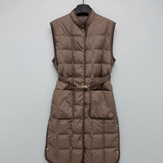 🔥🔥Moncle*新款立领收腰羽绒马甲 填充90鹅绒,轻盈蓬松,保暖在线却完全不会鼓鼓囊囊。腰部松紧腰带+金色金属扣,一 🔥🔥Moncle*新款立领收腰羽绒马甲 填充90鹅绒,轻盈蓬松,保暖在线却完全不会鼓鼓囊囊。腰部松紧腰带+金色金属扣,一