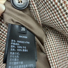 🔥🔥 Loro Pian*新款羊毛千鸟格复古西装外套 和长裤锁死的秋日套装🍂 面料为100%羊毛,内里是100%桑蚕丝, 🔥🔥 Loro Pian*新款羊毛千鸟格复古西装外套 和长裤锁死的秋日套装🍂 面料为100%羊毛,内里是100%桑蚕丝,