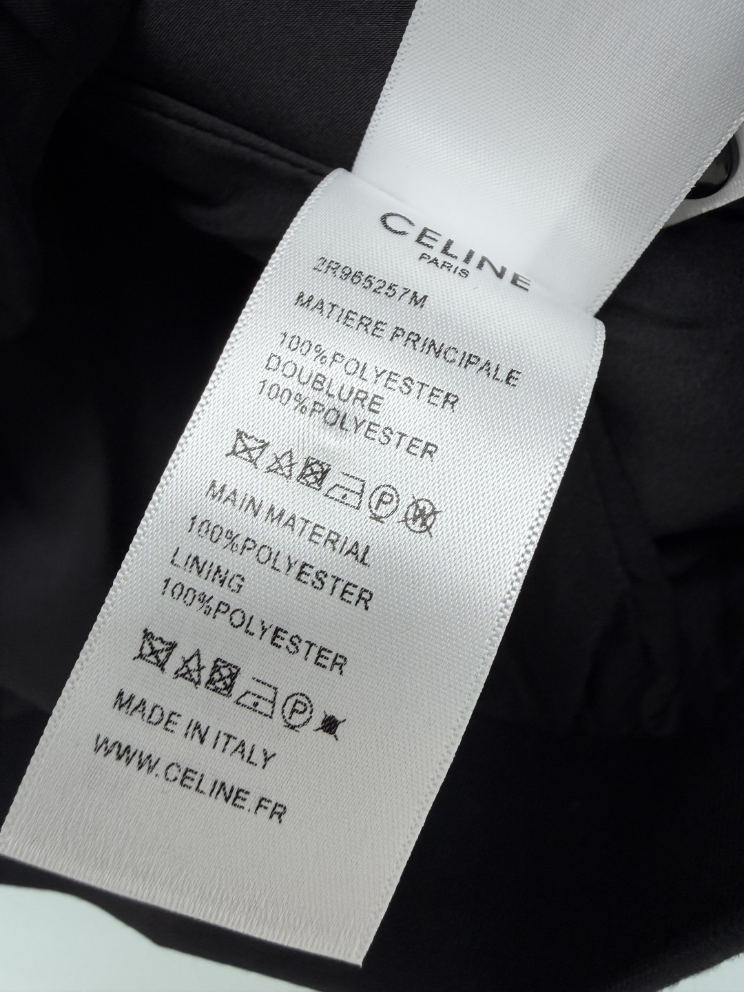 🔥🔥CELIN*新款顺滑哑光缎面棒球外套 经典棒球服立领，黑蓝撞色罗纹条纹领口、袖口、下摆，复古学院氛围拉满。插肩袖版型