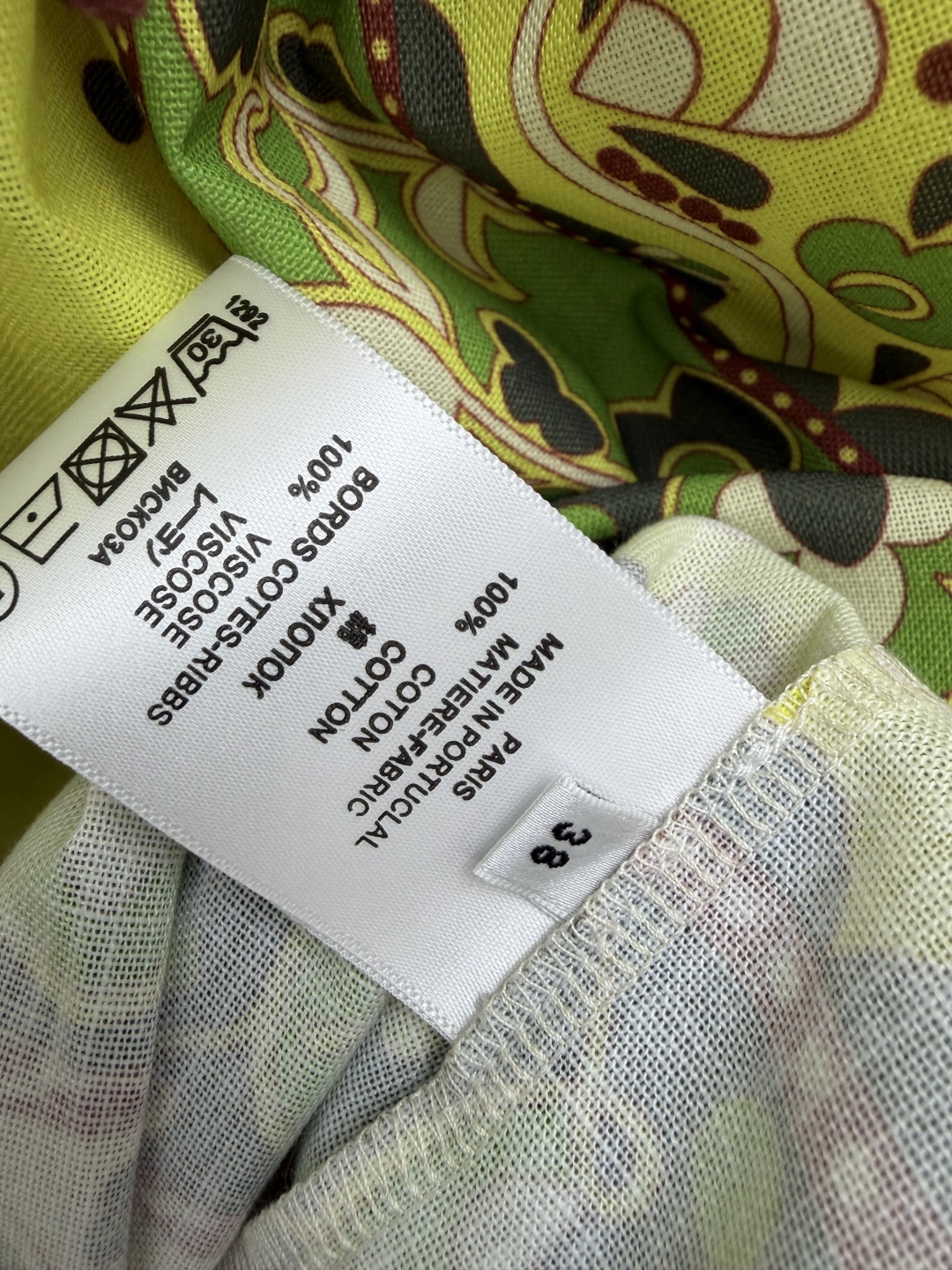 🔥🔥 ALÉMAI*天然亚麻面料背心长裙 亚麻质感面料，透气清爽，带着自然肌理。鲜亮柠檬黄底色搭配复古民族风植物纹样印花