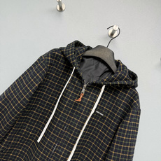 🔥🔥miu*新款复古格纹羊毛连帽外套,羊毛混纺面料,质感厚实软糯。复古藏底黄绿格纹,自带浓郁的学院复古氛围。连帽款式搭配 🔥🔥miu*新款复古格纹羊毛连帽外套,羊毛混纺面料,质感厚实软糯。复古藏底黄绿格纹,自带浓郁的学院复古氛围。连帽款式搭配