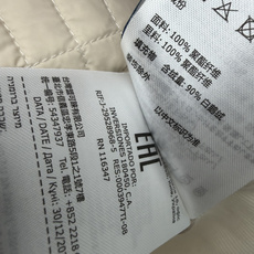 🔥🔥moncle*新款菱格绗缝羽绒拼接卫衣连帽外套,采用拼接设计手法,衣身正面是菱格绗缝羽绒填充,蓬松保暖又不显臃肿;袖 🔥🔥moncle*新款菱格绗缝羽绒拼接卫衣连帽外套,采用拼接设计手法,衣身正面是菱格绗缝羽绒填充,蓬松保暖又不显臃肿;袖