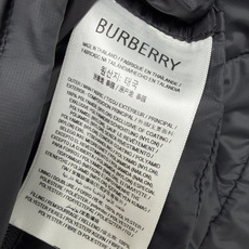 🔥🔥BUR*新款菱形格绗缝立领羽绒马甲 ,黑色、奶白两个经典配色,不挑穿搭底色。整体菱形格绗缝工艺,填充饱满蓬松,锁棉均 🔥🔥BUR*新款菱形格绗缝立领羽绒马甲 ,黑色、奶白两个经典配色,不挑穿搭底色。整体菱形格绗缝工艺,填充饱满蓬松,锁棉均