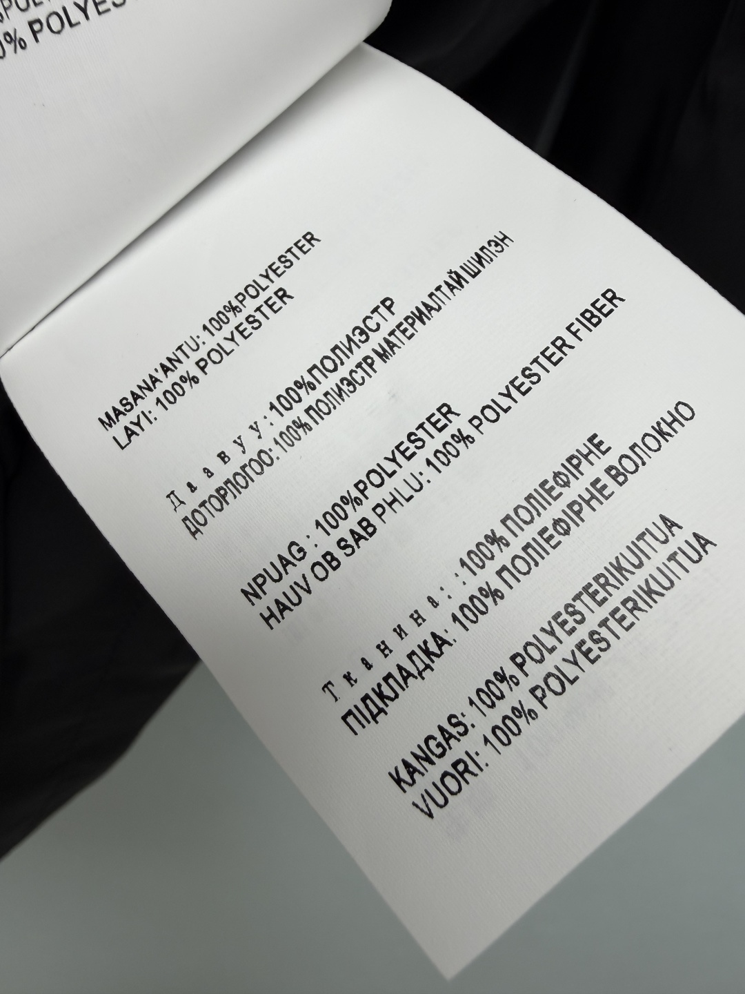 🔥🔥PRA*新款中长款收腰连帽风衣外套，顺滑防风尼龙面料，垂感佳，轻薄不压身，宽松落肩的中长版型，腰间配备可调节抽绳。松