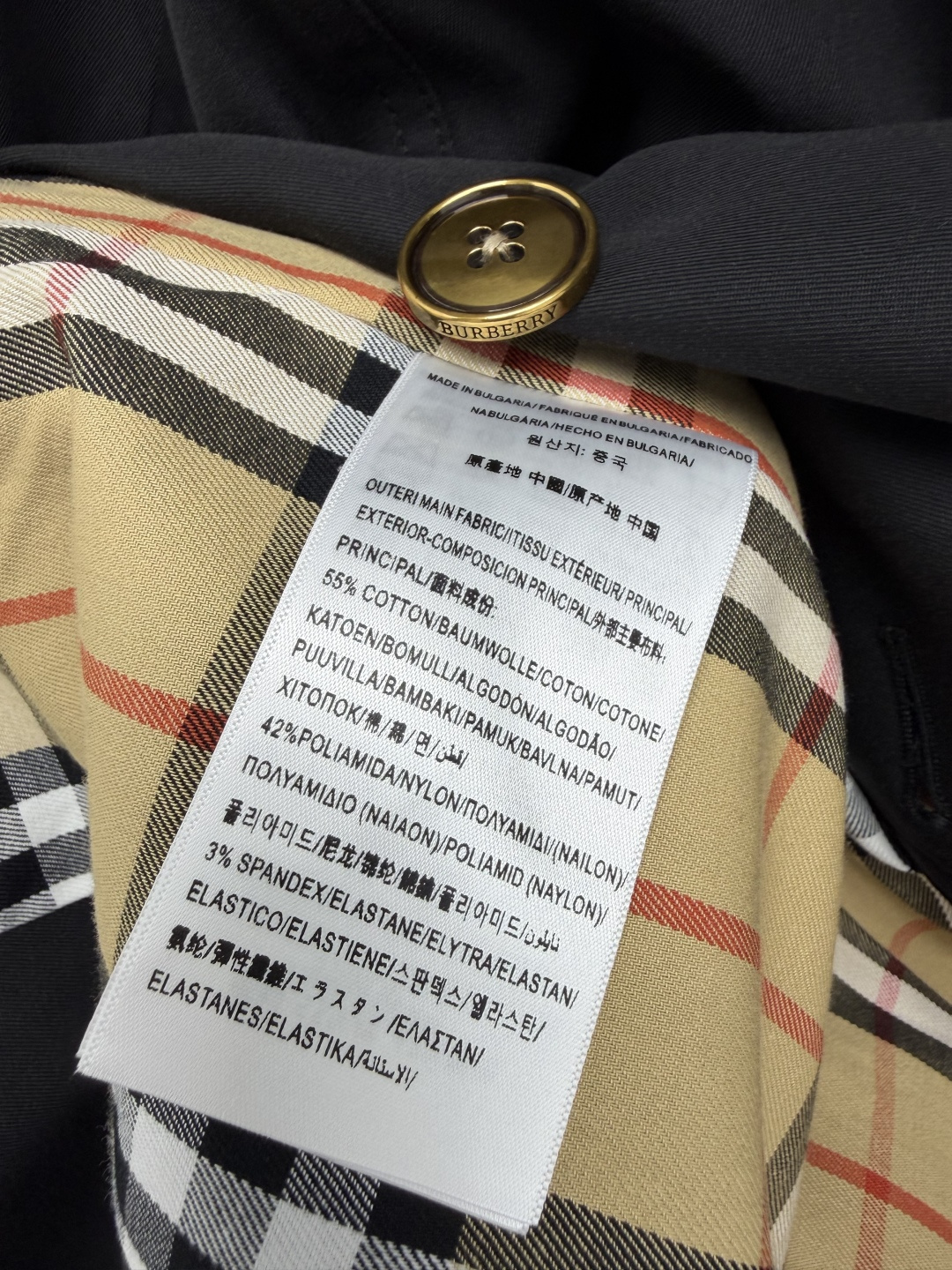🔥🔥BUR*新款经典中长款战壕风衣，面料选用挺括防水棉质嘎巴甸，不易软塌变形，自带哑光高级质感。经典双排扣战壕版型，肩章