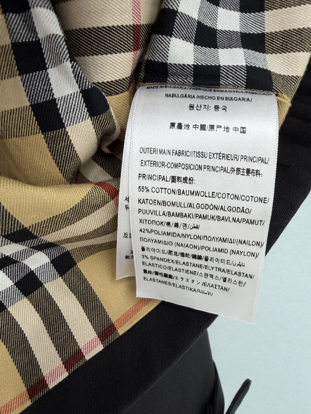 🔥🔥BUR*新款短款双排扣风衣外套,选用挺括透气的棉质嘎巴甸,版型利落不容易软塌。短款落肩剪裁,大翻领+双排扣设计,保留 🔥🔥BUR*新款短款双排扣风衣外套,选用挺括透气的棉质嘎巴甸,版型利落不容易软塌。短款落肩剪裁,大翻领+双排扣设计,保留