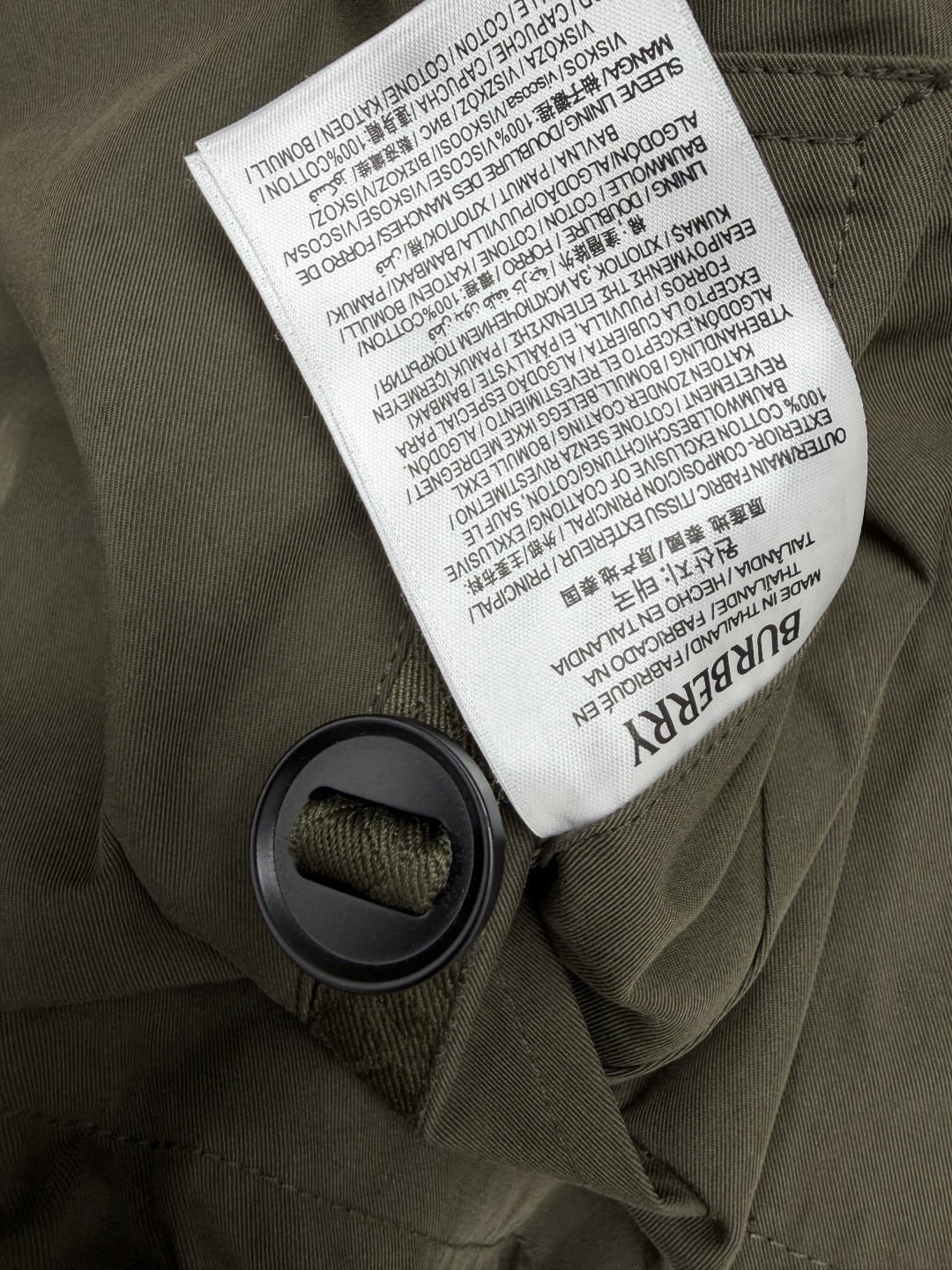 🔥🔥BUR*新款经典格纹内里短款翻领夹克外套 选用挺括棉质斜纹布，垂坠有型不易软塌，自带哑光高级质感。短款翻领拉链版型，