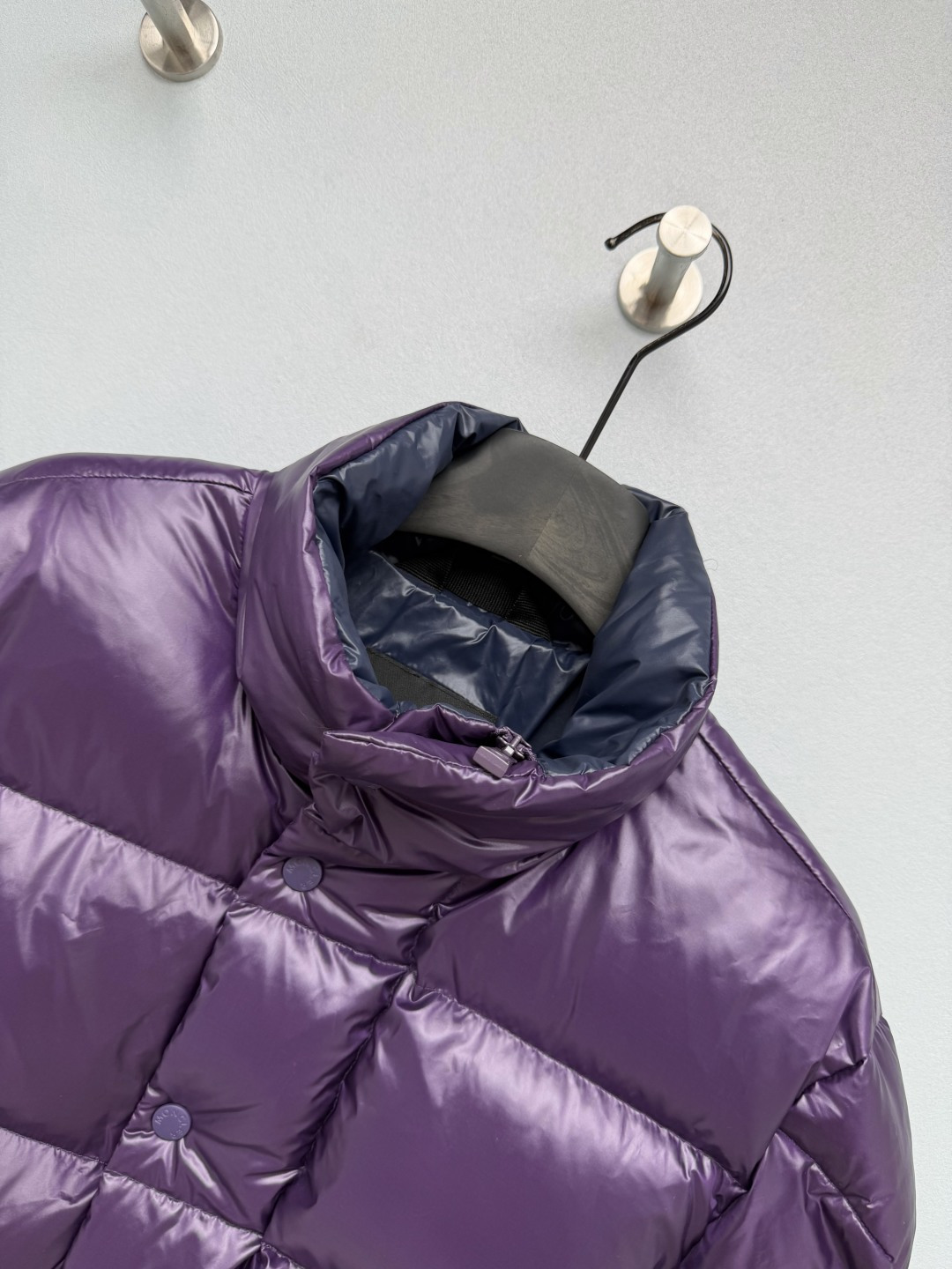 Пуховик Moncler фиолетовый