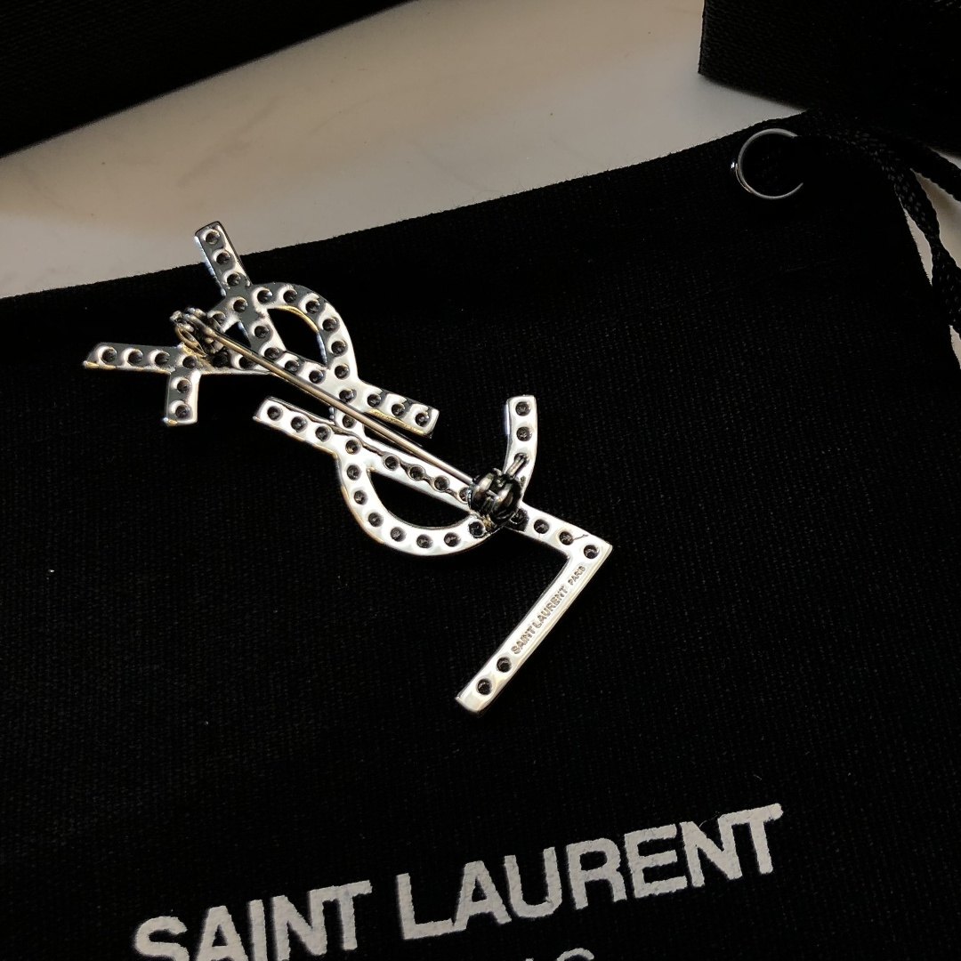 SAINT LAURENT PARIS 圣罗兰专柜新款YSL胸针独家官网施华洛世奇水晶 ➕黄铜材质 ．
