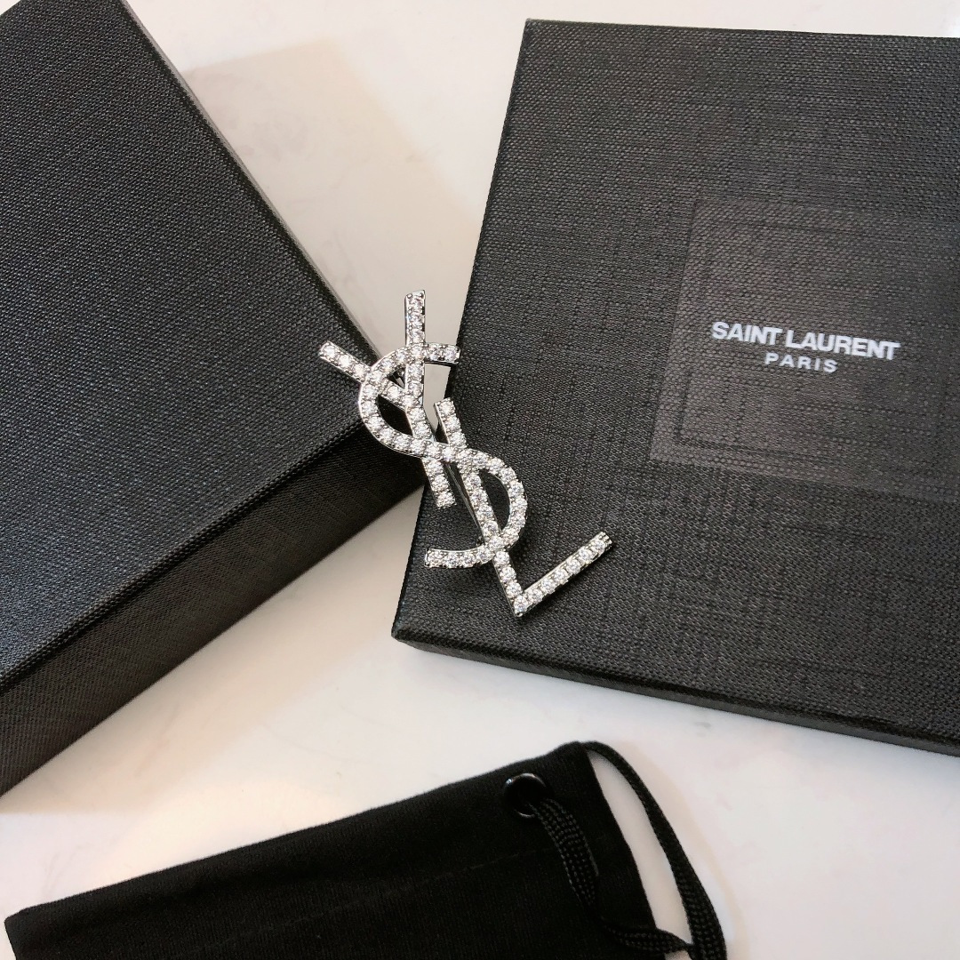 SAINT LAURENT PARIS 圣罗兰专柜新款YSL胸针独家官网施华洛世奇水晶 ➕黄铜材质 ．
