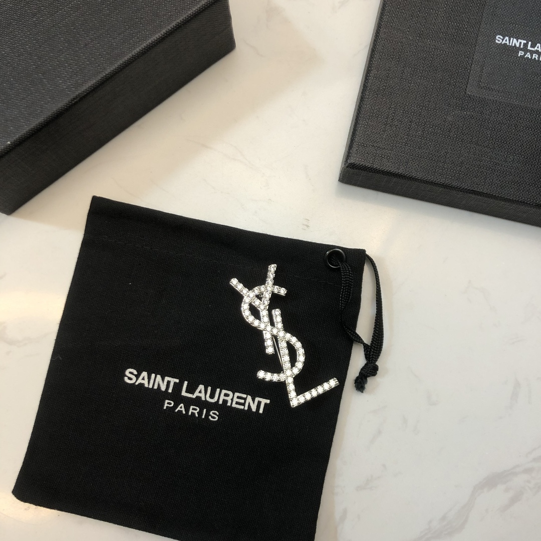 SAINT LAURENT PARIS 圣罗兰专柜新款YSL胸针独家官网施华洛世奇水晶 ➕黄铜材质 ．